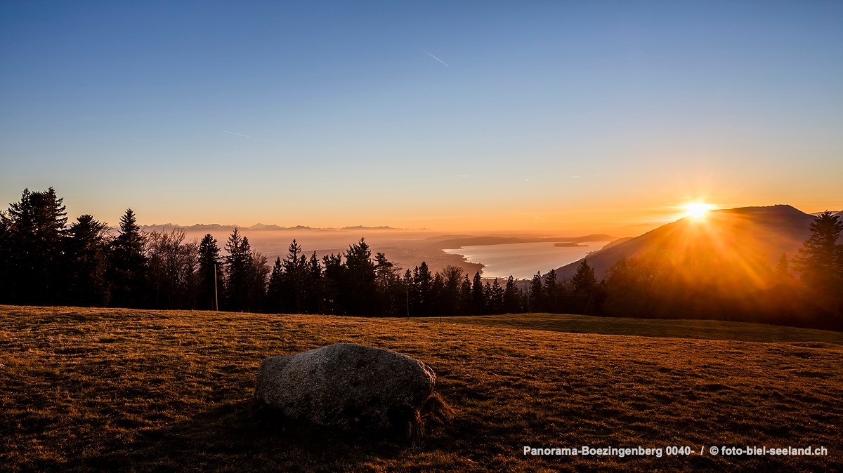 Bildname:  Panorama-Boezingenberg 0040- Sonnenuntergang auf dem BözingenbergBildgroesse: 8663  x 4873 px /  73.3 x 41.3 cm (300dpi)Stichwoerter: ...